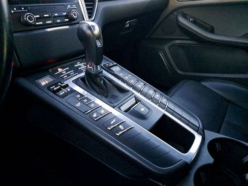 Used 2018 Porsche Macan image 29