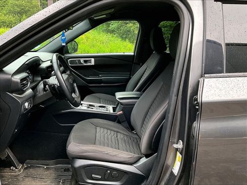 Used 2020 Ford Explorer XLT w/ Comfort Package AWD/4WD image 6