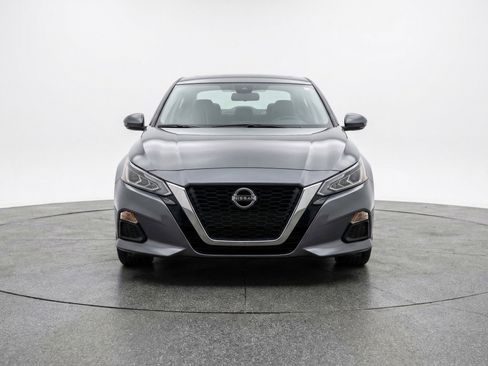 Used 2025 Nissan Altima 2.5 SV image 2