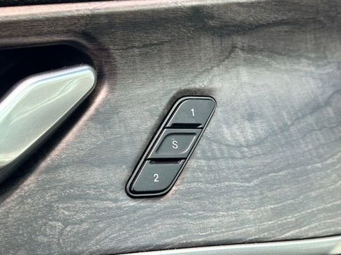 Used 2023 Jeep Grand Cherokee Limited w/ Black Appearance Package image 18