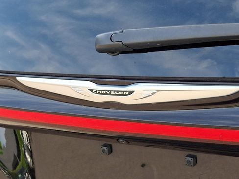 Used 2025 Chrysler Pacifica Select FWD image 29