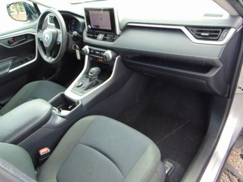 Used 2025 Toyota RAV4 LE AWD/4WD image 25
