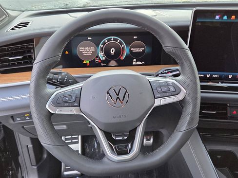 New 2026 Volkswagen Tiguan SEL R-Line AWD/4WD image 16