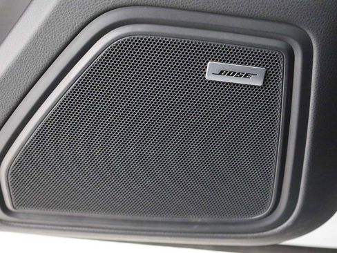 Certified 2025 Porsche Macan Turbo image 17