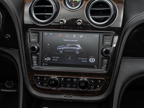 Used 2019 Bentley Bentayga V8 image 31