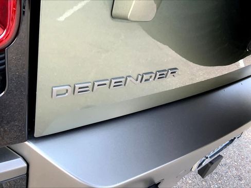 New 2025 Land Rover Defender 130 X-Dynamic SE image 15