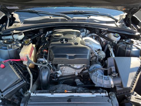 Used 2021 Chevrolet Camaro LT image 29