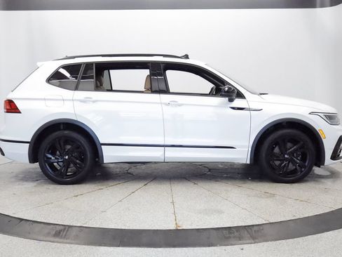 Used 2023 Volkswagen Tiguan SE R-Line FWD image 8