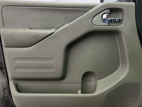 Used 2015 Nissan Frontier SL w/ Moonroof Package AWD/4WD image 21