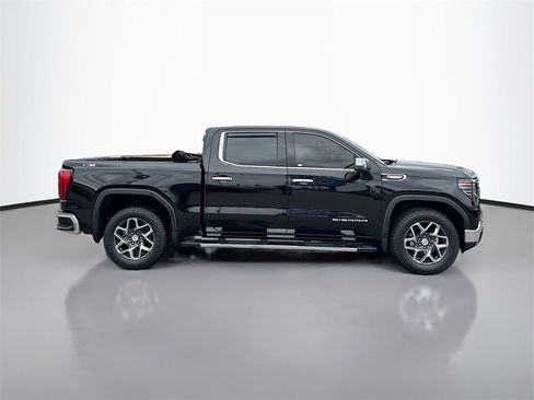 Used 2023 GMC Sierra 1500 SLT image 8