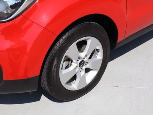 Used 2019 Kia Soul w/ Convenience Package FWD image 2