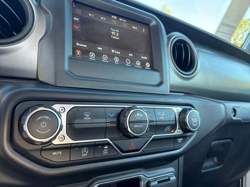 Used 2023 Jeep Gladiator Sport w/ Trailer Tow Package image 20