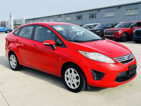 Used 2013 Ford Fiesta SE image 2