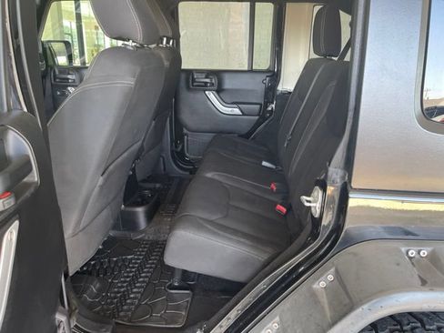 Used 2016 Jeep Wrangler Unlimited Sahara w/ Connectivity Group AWD/4WD image 9