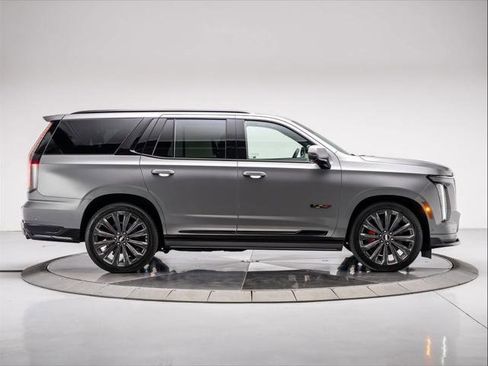Used 2026 Cadillac Escalade V AWD/4WD image 6
