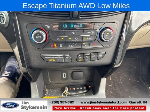 Used 2019 Ford Escape Titanium AWD/4WD image 24