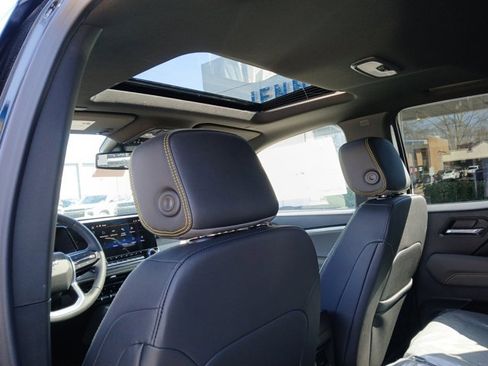 New 2026 Chevrolet Colorado ZR2 w/ Technology Package AWD/4WD image 22