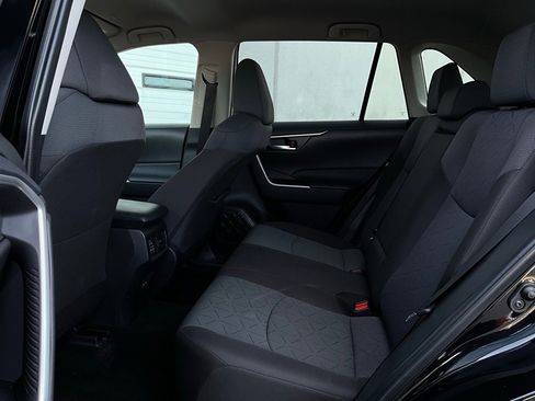 Used 2025 Toyota RAV4 XLE image 12