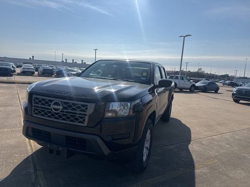 Certified 2022 Nissan Frontier SV w/ Technology Package image 4