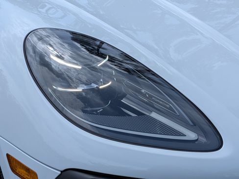Certified 2025 Porsche Macan S AWD/4WD image 33