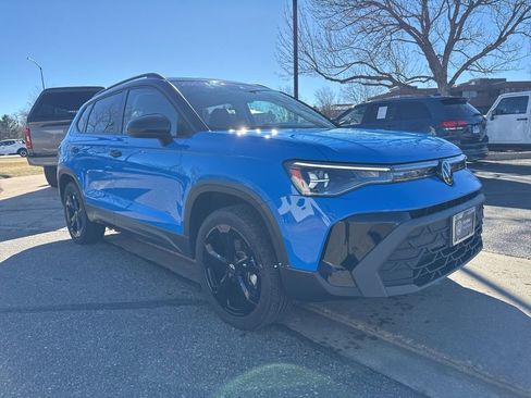 Certified 2025 Volkswagen Taos SE image 8