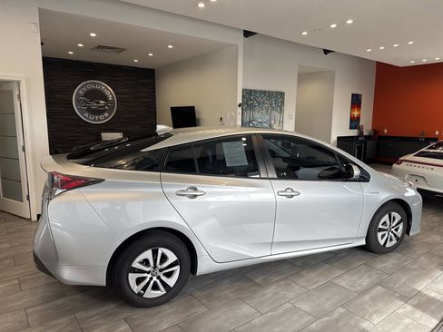 Used 2016 Toyota Prius Four w/ Advanced Technology Package FWD image 13