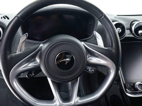 Used 2022 McLaren GT RWD image 20