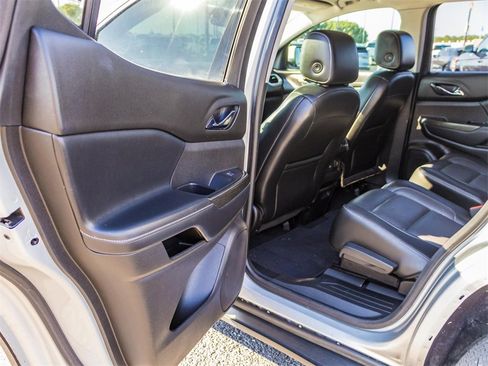 Used 2019 GMC Acadia SLT image 27