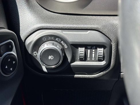 Used 2018 Jeep Wrangler Unlimited Sport S AWD/4WD image 18