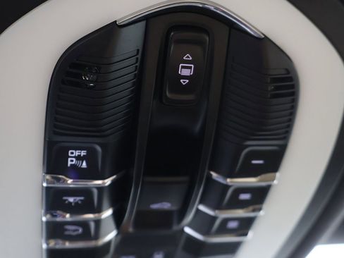 Used 2022 Porsche Macan image 51