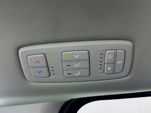 Used 2024 Kia Carnival LX image 26