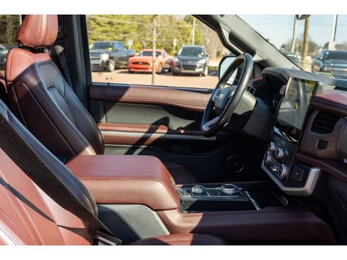 Used 2024 Ford Expedition Limited image 22