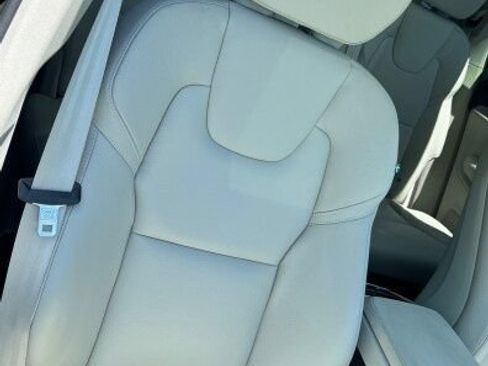 Used 2025 Volvo XC90 T8 Plus w/ Protection Package Premier AWD/4WD image 16