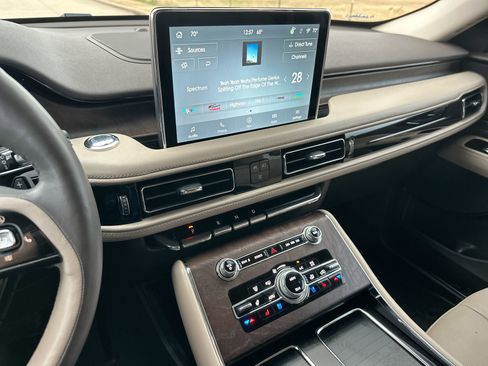 Used 2021 Lincoln Aviator Reserve w/ Equipment Group 201A image 16