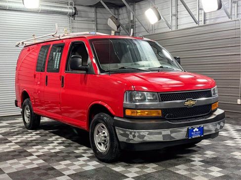 Used 2022 Chevrolet Express 2500 w/ Driver Convenience Package image 4
