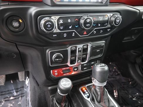 Used 2018 Jeep Wrangler Unlimited Rubicon w/ Dual Top Group AWD/4WD image 36