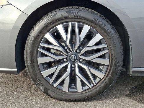 Used 2024 Nissan Altima 2.5 SV image 8