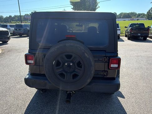 Used 2023 Jeep Wrangler Sport AWD/4WD image 9