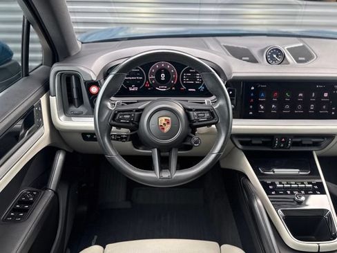 Used 2024 Porsche Cayenne Coupe AWD/4WD image 19