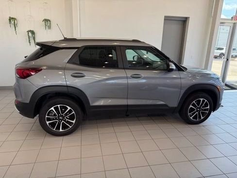 Used 2025 Chevrolet TrailBlazer LT AWD/4WD image 36