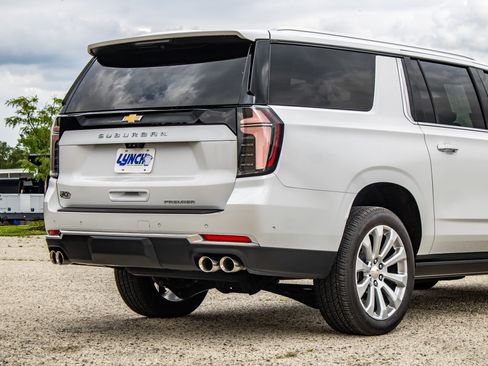 Used 2025 Chevrolet Suburban Premier AWD/4WD image 18