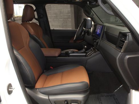 Used 2024 Lexus GX 550 w/ Cold Area Package AWD/4WD image 54
