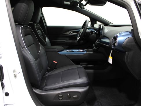 New 2026 Chevrolet Equinox EV LT w/ Convenience Package II image 32