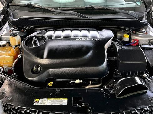 Used 2013 Dodge Avenger R/T image 25