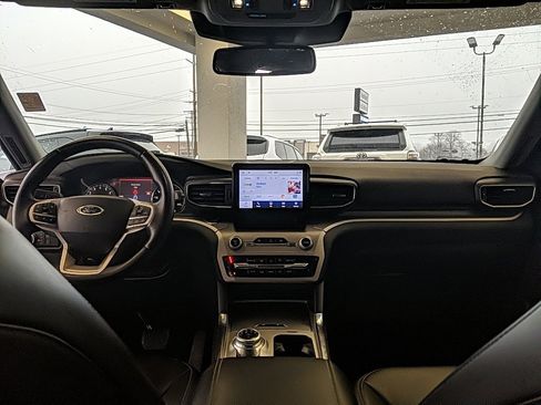 Used 2023 Ford Explorer XLT w/ Equipment Group 202A image 11