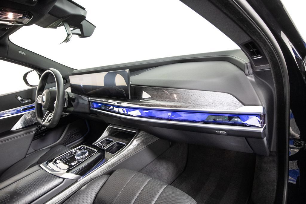 Used 2025 BMW 760i xDrive w/ Executive Package AWD/4WD image 19
