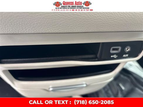 Used 2019 Chrysler Pacifica Touring-L image 48