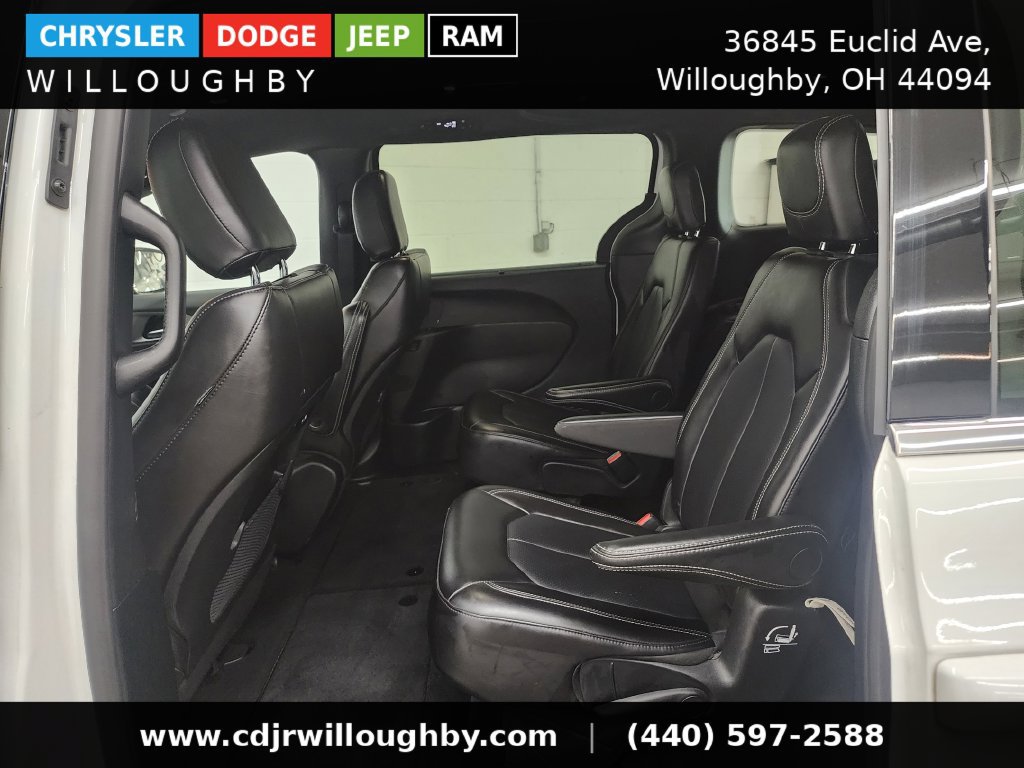 Used 2025 Chrysler Pacifica Select FWD image 24