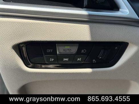 Used 2025 BMW 330i xDrive Sedan w/ Premium Package image 24