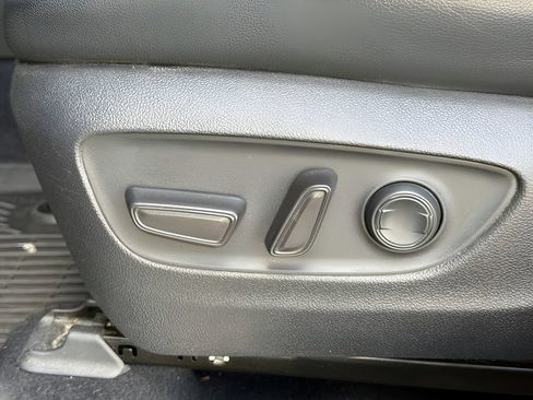 Used 2022 Toyota Highlander XLE AWD/4WD image 11